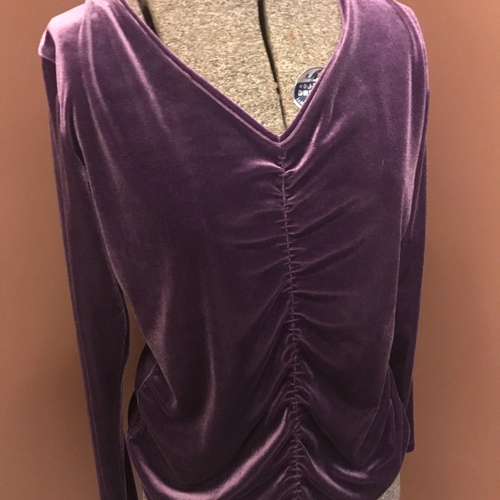 Woman velvet v neck pullover top